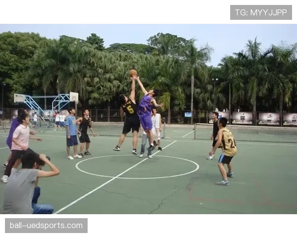 二次起跳规则解析：篮球场上常见的违例行为如何判定？